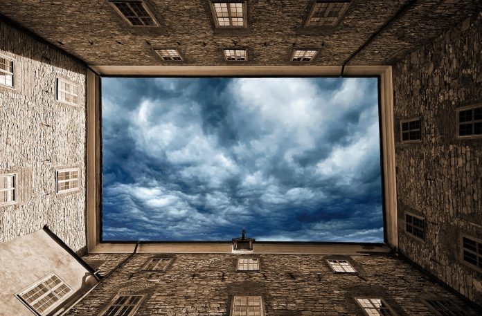 An image of a cloudy sky from a courtyard evocative of the poem The Cloudy View